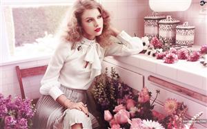 Taylor Swift looks like a princess in a vintage shot